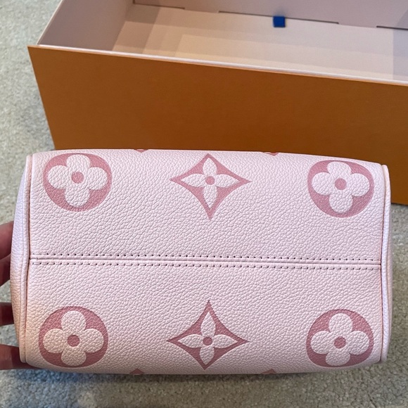 Louis Vuitton by the pool speedy 20 in pink - Picture 9 of 17